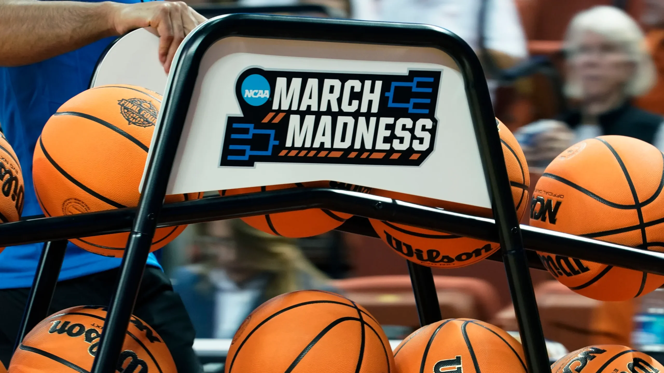 Tips for Traveling During March Madness